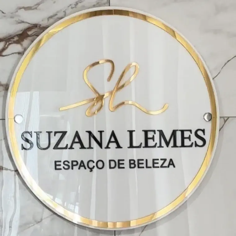A placa no espaço.
